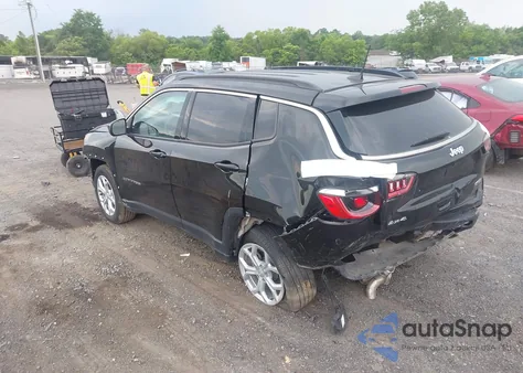 2024 Jeep Compass Latitude 4X4 z USA, uszkodzony, nr VIN 3C4NJDBN6RT111820